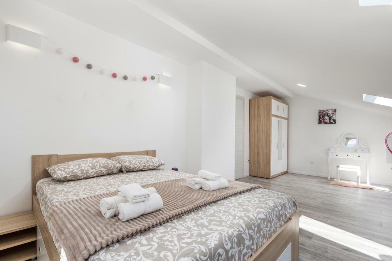 Luxury Apartment La Es Marcelji Bagian luar foto